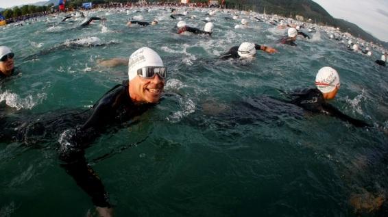 Triathlon: In sieben Schritten schnell aus dem Neoprenanzug / Bild: Reuters