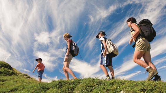 Versicherung im Sport: Auf die Kinder nicht vergessen! / Bild: Wandern in Brandental