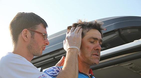 Russia Coast to Coast, Tag 17: Wolfgang Fasching sitzt nach Salto wieder im Sattel / Bild: Gregor Hartl Russia Coast to Coast, Tag 17: Wolfgang Fasching sitzt nach Salto wieder im Sattel / Bild: Gregor Hartl