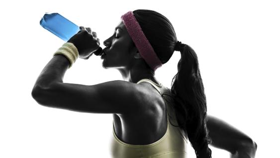 Treibstoff fürs Laufen: So isst und trinkst du am Renntag richtig / Bild: iStock