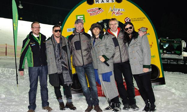 Bild: Jamnig/Planai Bestens gelaunt waren Thirty Seconds to Mars als sie von BM Jürgen Winter, GF Dir. Mag. Ernst Trummer und Dir. Kurt Pfleger in Empfang genommen wurden.