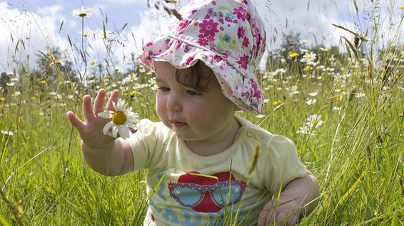 Wandern mit Kindern: Was man dem Nachwuchs am Berg zutrauen kann Baby Kleinkind Wanderung süß niedlich Kind Kinder Tour Trekking Berg