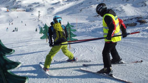 Barrierefrei zum Wintersport: Der Sportclub Aktivity verhilft mental Behinderten zum Skierlebnis. / Bild: Sportclub Aktivity