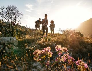 Warum sich ein Wanderurlaub mehr lohnt als ein Urlaub am Strand © iStock / jacoblund Warum sich ein Wanderurlaub mehr lohnt als ein Urlaub am Strand