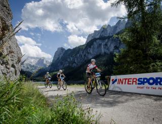 Gemeinsam statt Einzelkämpfer: Tritt im Team zur Salzkammergut-Trophy 2018 an! © Fotograf / Martin Bihounek / Die beiden Marathon-Strecken über 74 und 120 Kilometer führen auch am Gosausee vorbei. Gemeinsam statt Einzelkämpfer: Tritt im Team zur Salzkammergut-Trophy 2018 an!
