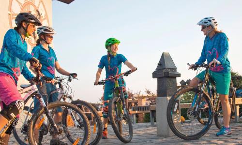 Ladylike am Bike: Der feine Unterschied zwischen Mann und Frau beim Mountainbiken Thumbnail