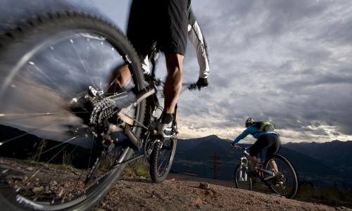 Fit für den Sattel: 5 Kräftigungsübungen für Mountainbiker zu Saisonbeginn Thumbnail