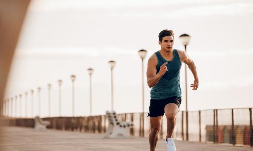 Jetzt rennt’s richtig: 5 Tipps, um ein besserer Läufer zu werden Thumbnail