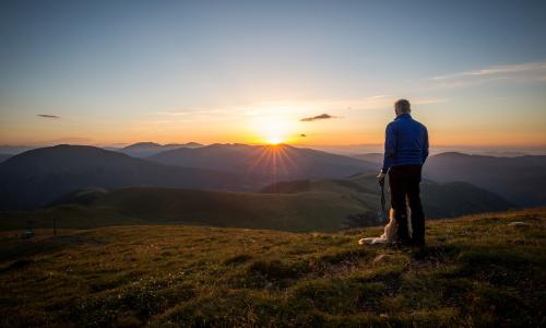 Dem Morgen entgegen: 7 Tipps fürs Sonnenaufgangswandern © Hotel / Berggenießer Hotels / Gert Perauer Dem Morgen entgegen: 7 Tipps fürs Sonnenaufgangswandern