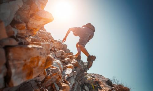 Wandern, Klettern & Co.: Diese Sicherheitstipps solltest du auf Tour beachten Thumbnail