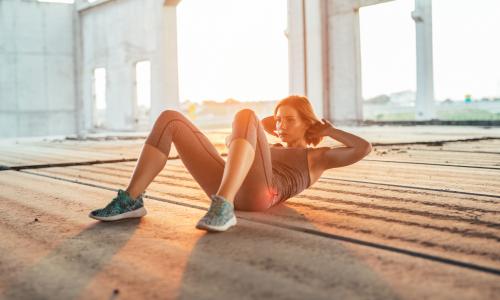 Bauchfett abnehmen: Warum Sit-ups nichts bringen Thumbnail