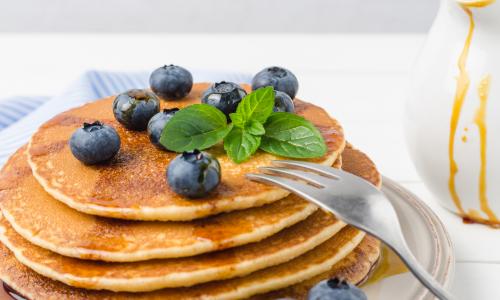 4 gesunde Rezeptideen für den Muttertag © iStock / AnaMOMarques 4 gesunde Rezeptideen für den Muttertag