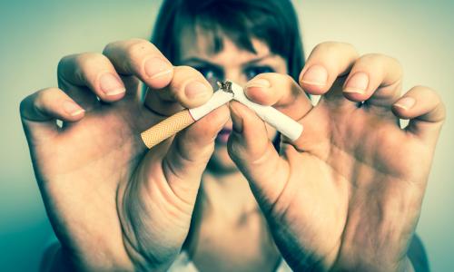 Mit dem Rauchen aufhören © iStock / andriano_cz Mit dem Rauchen aufhören