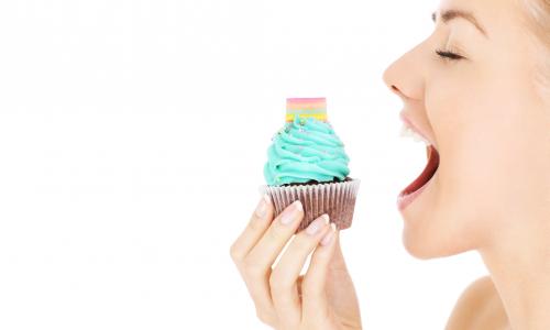 Kalorienbomben und Dickmacher: Auf diese 5 Lebensmittel kannst du getrost verzichten Thumbnail