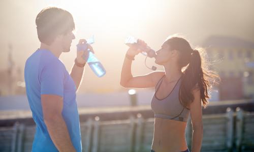 zu wenig trinken beim Sport © iStock / warrengoldswain zu wenig trinken beim Sport