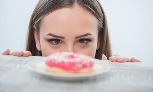 Kampf dem Verlangen! Mit diesen 6 Tricks kannst du Heißhungerattacken vermeiden Thumbnail