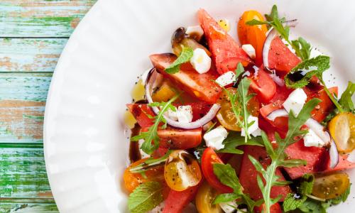 Gesunder Rezepttipp für den Sommer: Melonensalat mit Prosciutto und Ziegenkäse Thumbnail
