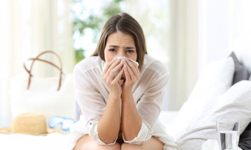 Verschnupft durch den Sommer: 5 Fakten über tropfende Nasen und kratzende Hälse Thumbnail