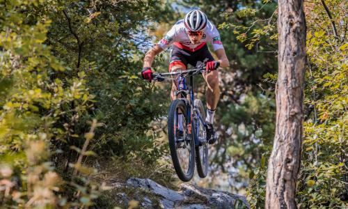 Das neue Fourstrike 01 Bike Thumbnail