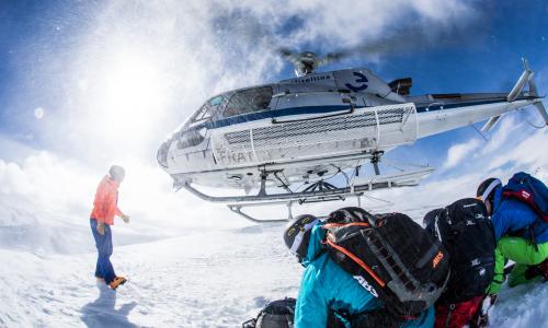 Abgehoben: Statt Gondel mit Helikopter auf Spurensuche im Tiefschnee Thumbnail