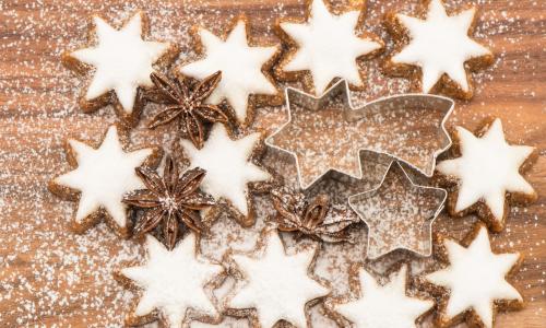 Gesunde Weihnachtskekse: Mandel-Zimt-Sterne mit Kokoszucker Thumbnail