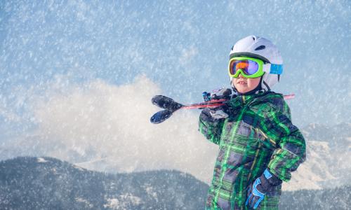 Die 10 besten Tipps fürs Skifahren mit Kindern und Familien Thumbnail