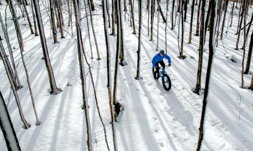 © iStock / GROGL Durchfahren statt pausieren: Deine Schlüssel zum Erfolg beim Winterbiken