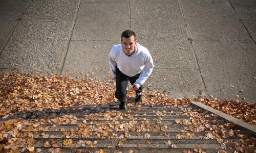 Fit im Vorübergehen: Wie Bewegung im Alltag das Training ergänzt Thumbnail