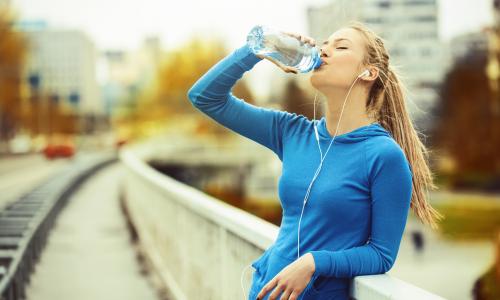 Die 5 hartnäckigsten Trinkmythen im Faktencheck