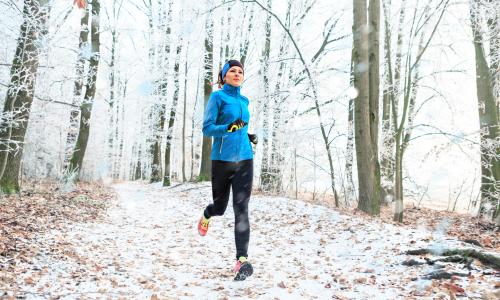 Wintermodus: Die 15 besten Tipps fürs Laufen im Winter © iStock / val_th Wintermodus: Die 15 besten Tipps fürs Laufen im Winter