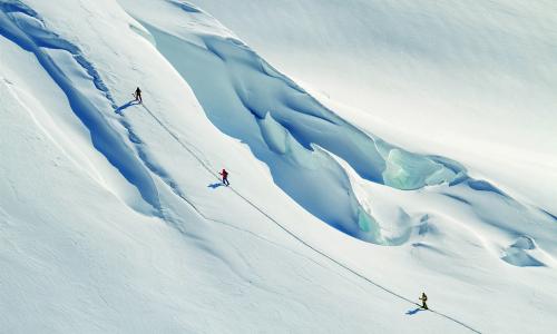 © Fotograf / Scarpa Spuren im Schnee-Skitourengehen
