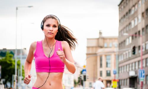 Die 10 motivierendsten Songs für dein Training