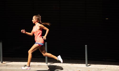 © Fotograf / Paul Calver Werde Testerin eines Rise-Bryte™-Damen-Laufoutfits von ASICS und starte damit beim 32. ASICS Österreichischen Frauenlauf!