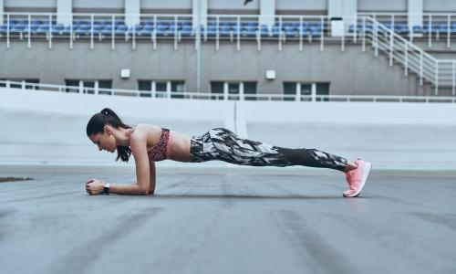 © iStock / g-stockstudio Plank – eine Übung, zahlreiche Benefits