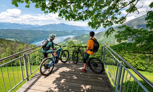 © Fotograf / Archiv MTB-Gert Perauer / Nach den Sternen greifen am Sternenbalkon. Oder einfach nur nach der Trinkflasche? Amor, Alfred und der Käse: Region Millstätter See