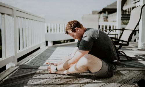 © Fotograf / unsplash.com / Scott Broome / Wenn man sich einmal aufgerafft hat, funktioniert das Sporttreiben meist von ganz allein. Training beginnt im Kopf: So stellt man sich mental aufs Workout ein