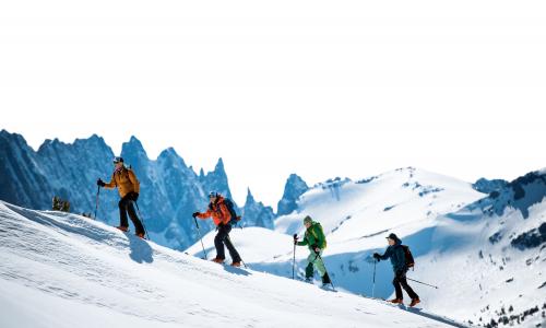 Der Tourenpass beginnt im Shop: Was sich am Skitouren-Materialsektor tut