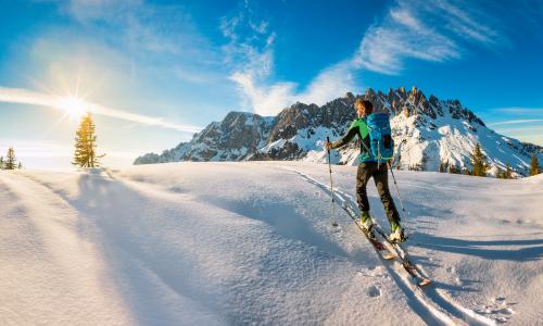 © iStock / DieterMeyrl Skitourengehen ist ansteckend: Corona und was wir vom Tourengehen lernen können