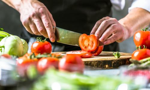 © iStock / KarepaStock Fit mit Sumi: Koch und Lehrer