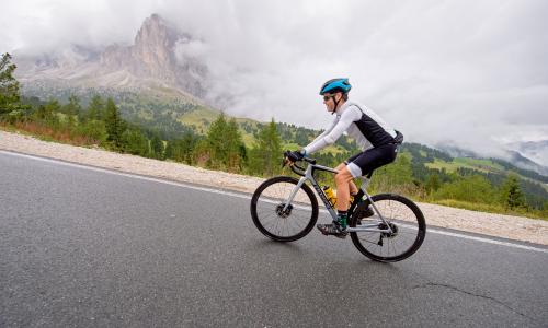 O SELLA MIA: Rennradliebe unter den Dolomitenfelsen