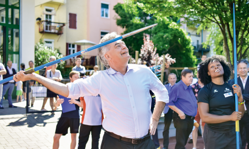 "Es knirscht an manchen Ecken": Sportminister Werner Kogler im großen Interview