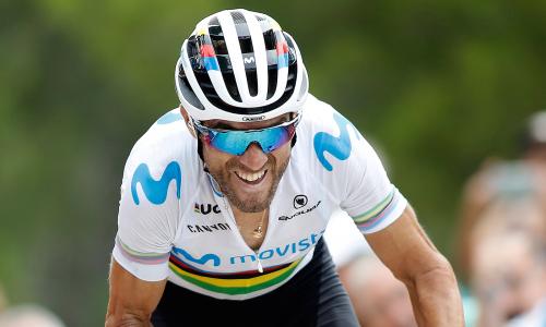 © Fotograf / Bettini Photo © 2019 / Rennrad-Profi Alejandro Valverde aus dem Movistar Team mit der WM-Edition des ABUS AirBreaker – einer von drei Performance-Helmen von ABUS, die bei Maxi Studio in Italien produziert werden. ABUS übernimmt italienischen Helmhersteller