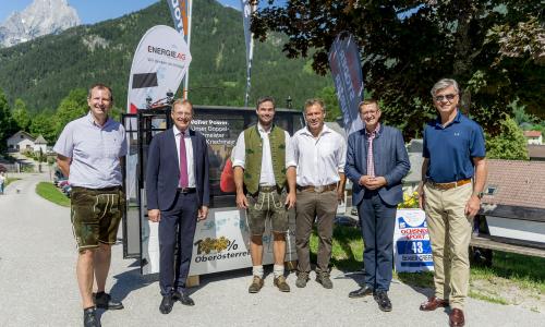 Ski-Ass Vincent Kriechmayr verlängert bei Energie AG - Eigene Gondel in Hinterstoder übergeben