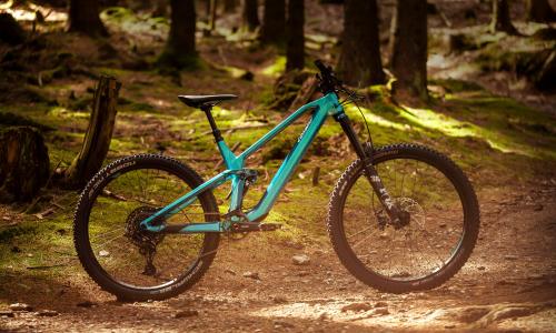 Schicke Carbon-Fullys ohne Motor: die WME-Serie von CONWAY Bikes