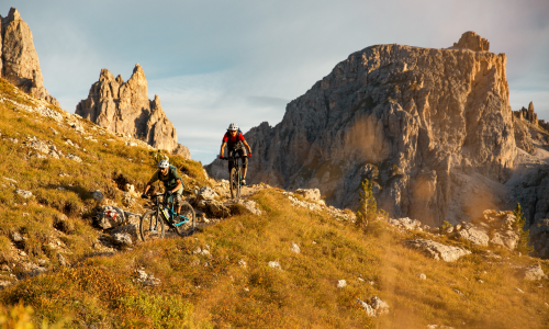 © Fotograf / Desire Lines / David Karg Hotspot Gröden: MTB-Action inmitten der schönsten Bauwerke der Natur
