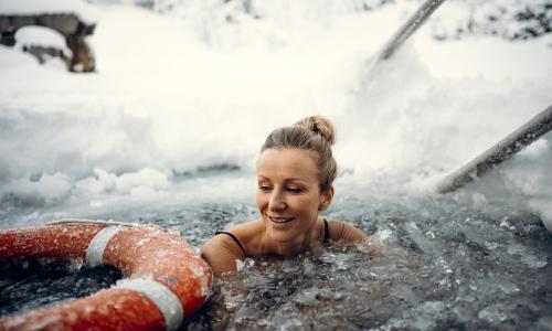 Eisbaden, Kältekammer &amp; Schlaflabor im neuen BLEIB BERG Health Retreat