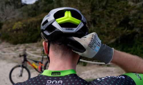 ABUS: Sitzt, passt und hat (möglichst) keine Luft