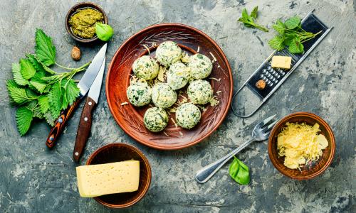 Gesunder Rezepttipp: Brennnessel-Semmelknödel