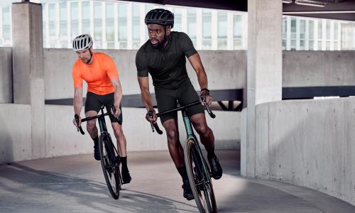 Gewinnspiel: Wir verlosen ein ultraleichtes Radsport-Outfit von ODLO!