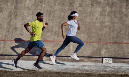 Leichtgewichtige Performance für deine Sommerläufe: Das ist die neue ODLO Zeroweight Running-Kollektion